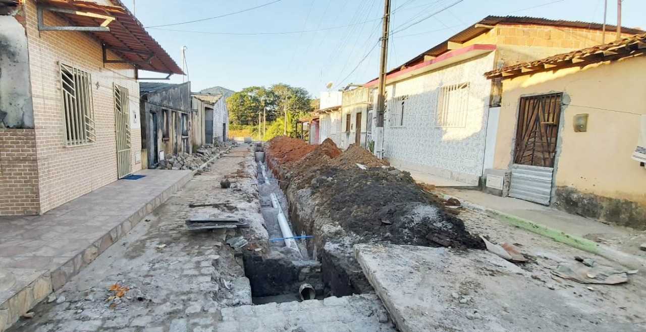 Camacã: Serviço de esgoto da Rua da Cooperativa em São João do Panelinha deixa moradores bastante felizes